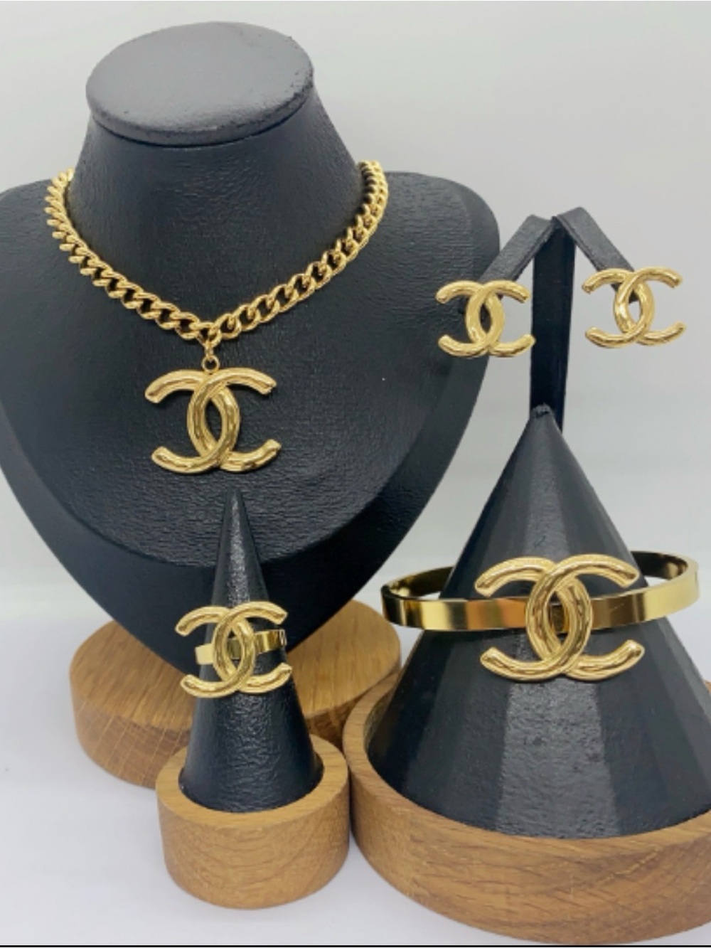 Source Unknown Gold-Tone Interlocking CC Necklace & Jewelry Set new without box